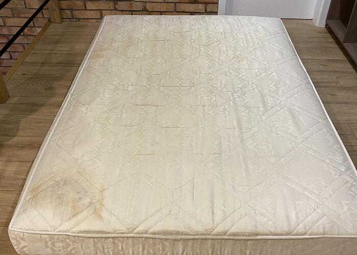 Grajewo ogłoszenia: Oddam materac widoczny na zdjęciu, wymiary 160x200 cm.